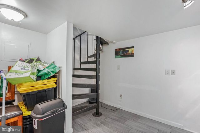 1037 CREASE ST, Philadelphia, PA 19125