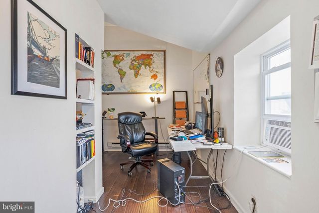 1037 CREASE ST, Philadelphia, PA 19125