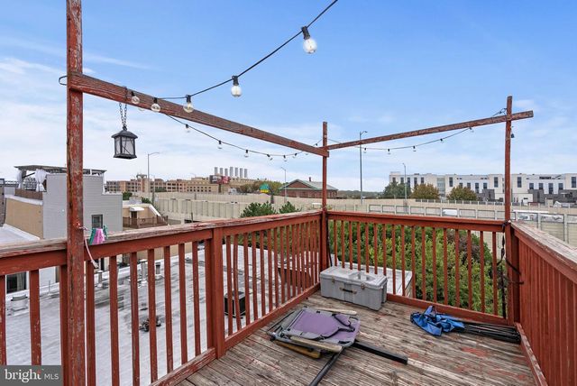 1037 CREASE ST, Philadelphia, PA 19125