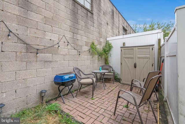 1037 CREASE ST, Philadelphia, PA 19125