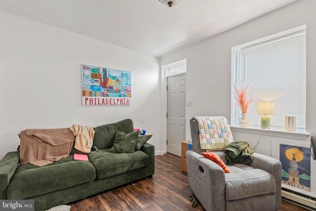 1037 CREASE ST, Philadelphia, PA 19125