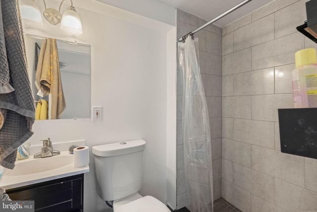1037 CREASE ST, Philadelphia, PA 19125