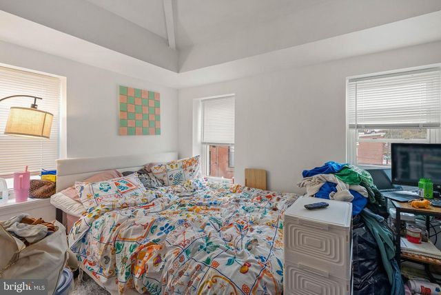1037 CREASE ST, Philadelphia, PA 19125