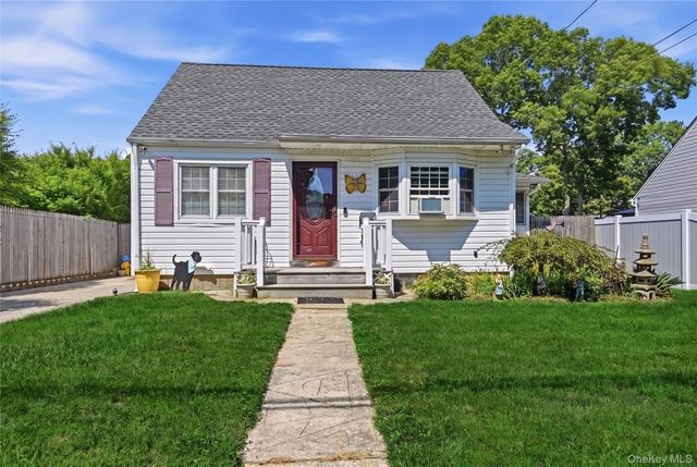 29 Sherwood Drive, Mastic Beach, NY 11951