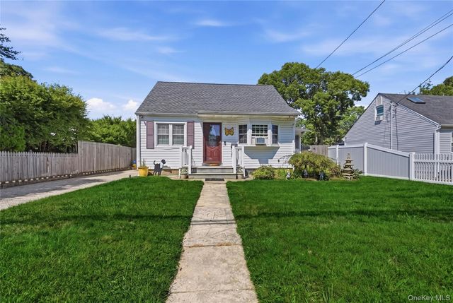 29 Sherwood Drive, Mastic Beach, NY 11951