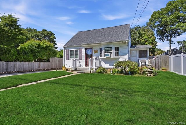 29 Sherwood Drive, Mastic Beach, NY 11951