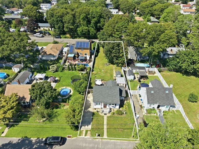 29 Sherwood Drive, Mastic Beach, NY 11951