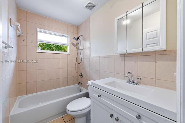 3072 NW 14th St 1, Miami, FL 33125