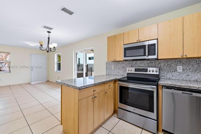 3072 NW 14th St 1, Miami, FL 33125