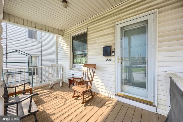 229 W HIGH ST, Red Lion, PA 17356