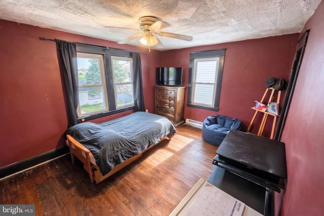 229 W HIGH ST, Red Lion, PA 17356