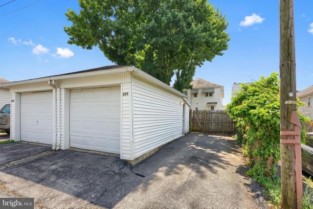 229 W HIGH ST, Red Lion, PA 17356