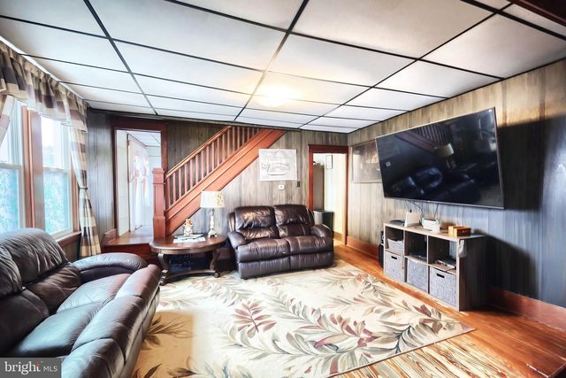 229 W HIGH ST, Red Lion, PA 17356