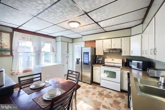 229 W HIGH ST, Red Lion, PA 17356