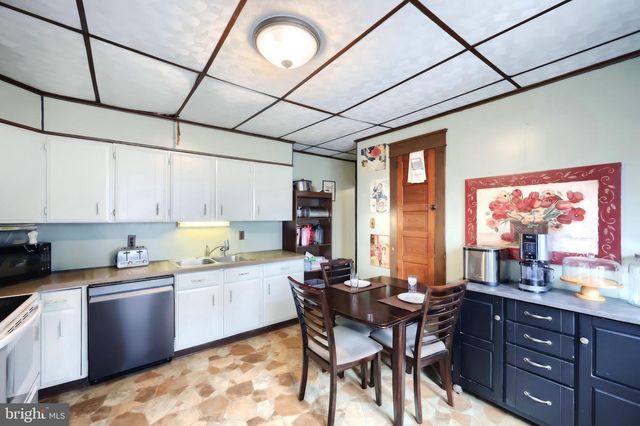 229 W HIGH ST, Red Lion, PA 17356