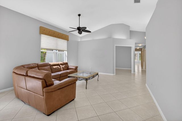 7385 W Mercada Way, Delray Beach, FL 33446