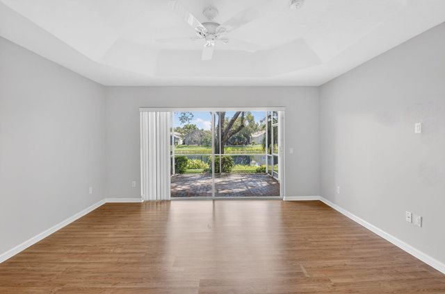7385 W Mercada Way, Delray Beach, FL 33446