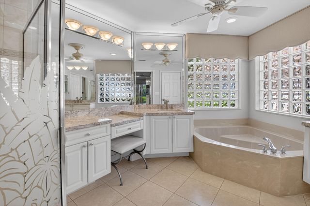 7385 W Mercada Way, Delray Beach, FL 33446