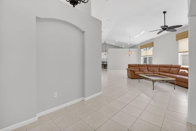 7385 W Mercada Way, Delray Beach, FL 33446