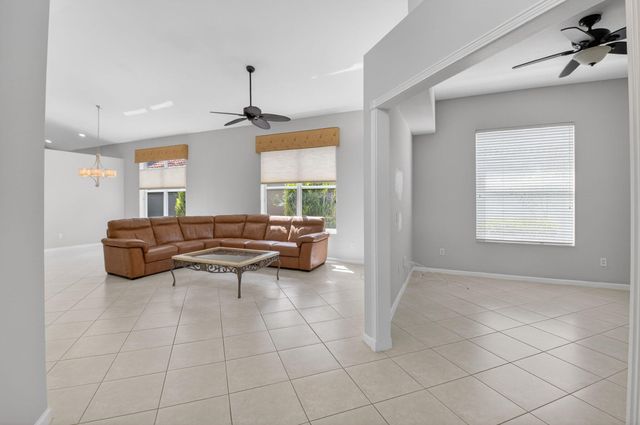 7385 W Mercada Way, Delray Beach, FL 33446