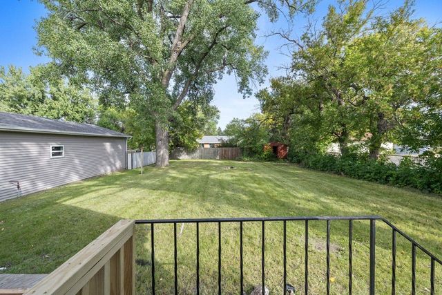 1537 6th Street SW, Minot, ND 58701