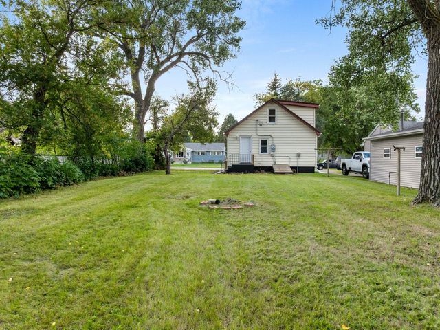 1537 6th Street SW, Minot, ND 58701