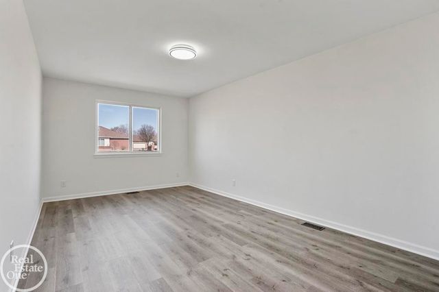 30601 Victoria Court, Chesterfield Twp, MI 48051