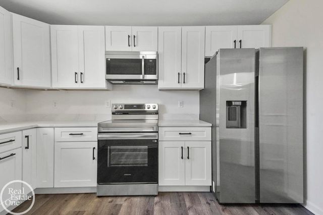 30601 Victoria Court, Chesterfield Twp, MI 48051