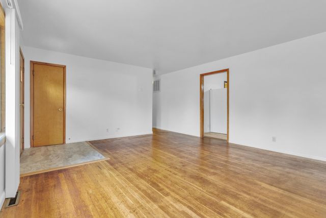 10404 Noble Street, Crown Point, IN 46307