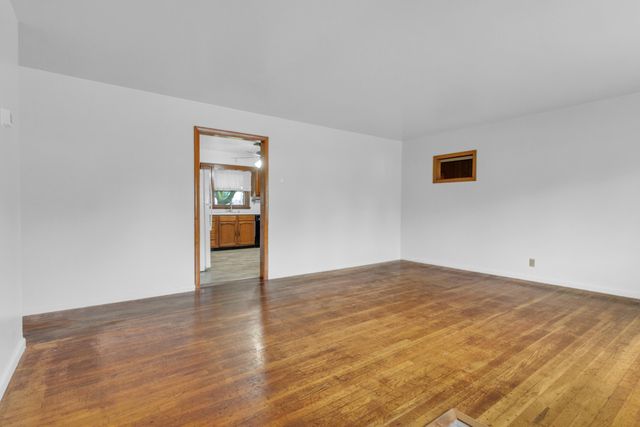10404 Noble Street, Crown Point, IN 46307