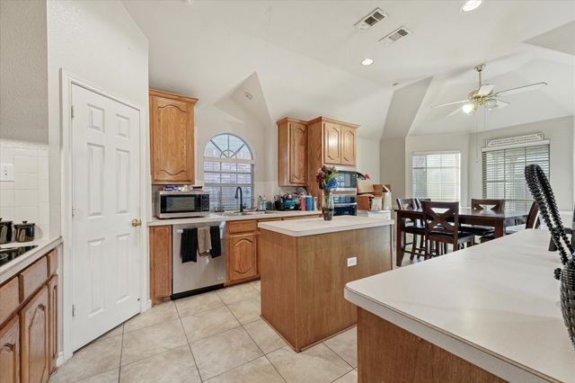 519 Delores Drive, Grand Prairie, TX 75052