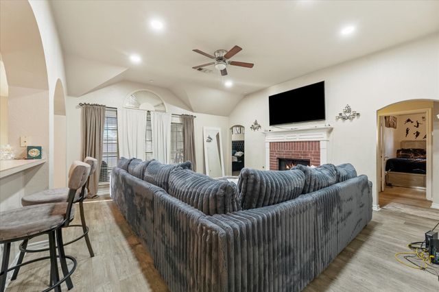 519 Delores Drive, Grand Prairie, TX 75052