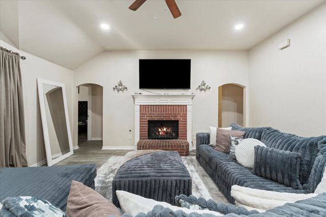 519 Delores Drive, Grand Prairie, TX 75052