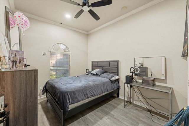 519 Delores Drive, Grand Prairie, TX 75052