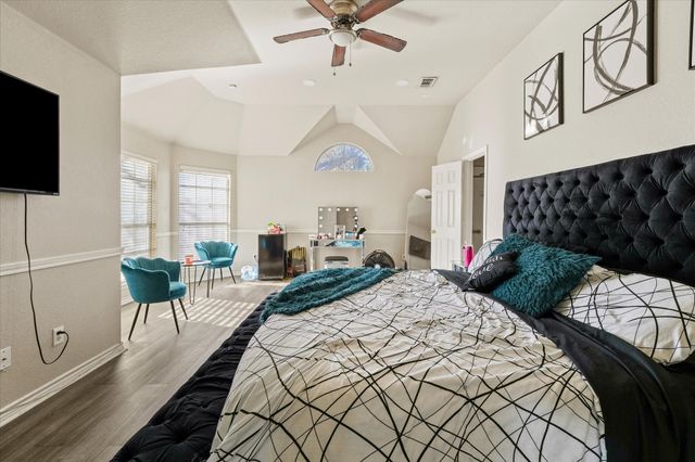 519 Delores Drive, Grand Prairie, TX 75052