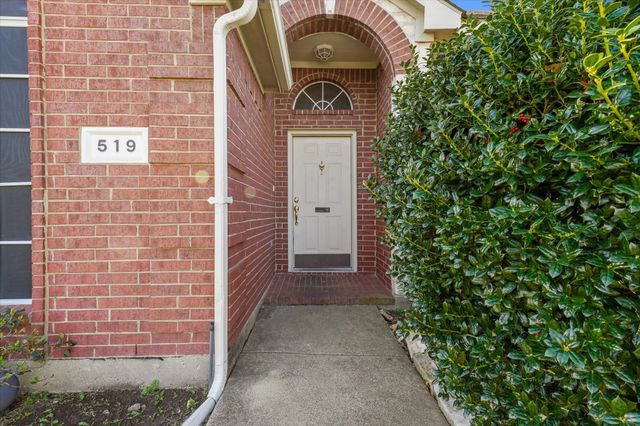 519 Delores Drive, Grand Prairie, TX 75052