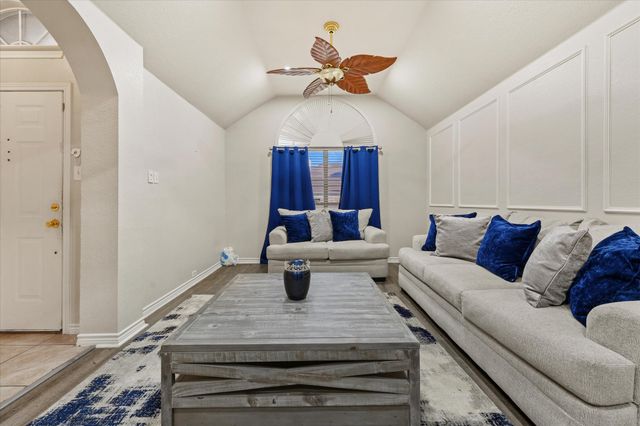 519 Delores Drive, Grand Prairie, TX 75052