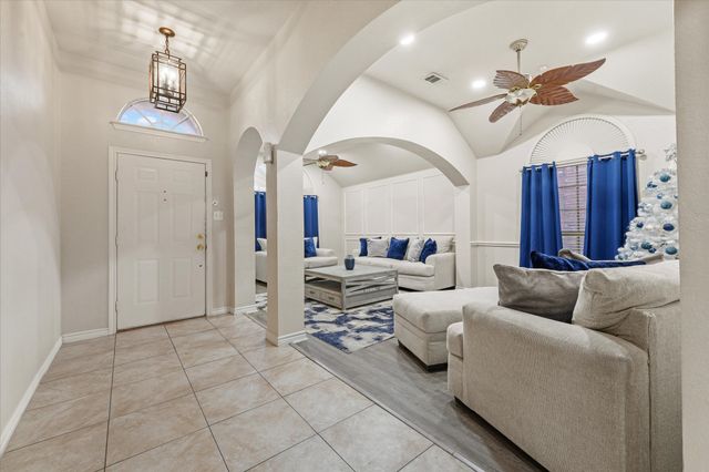 519 Delores Drive, Grand Prairie, TX 75052