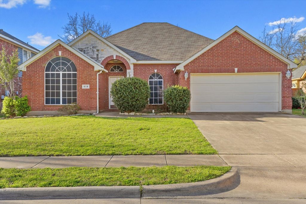 519 Delores Drive, Grand Prairie, TX 75052