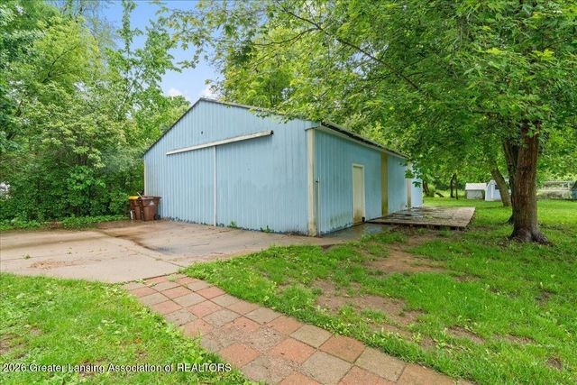 1397 N Onondaga Road, Holt, MI 48842