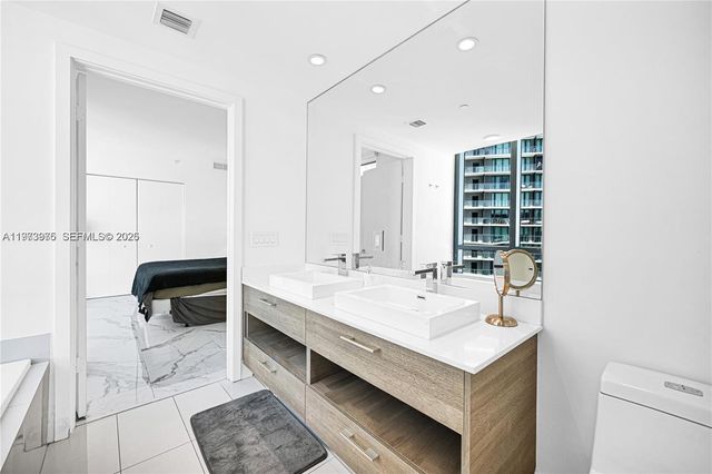 650 NE 32nd St 2007, Miami, FL 33137