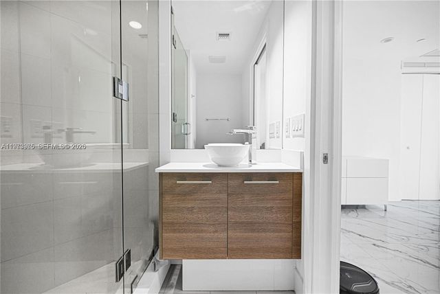 650 NE 32nd St 2007, Miami, FL 33137