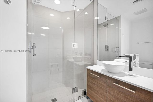 650 NE 32nd St 2007, Miami, FL 33137