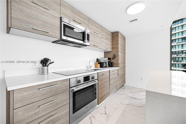 650 NE 32nd St 2007, Miami, FL 33137