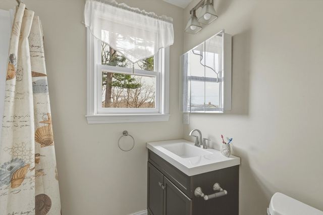 9 Oliver Rd, Weymouth, MA 02189