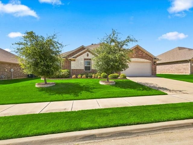 637 Piper Drive, Saginaw, TX 76179