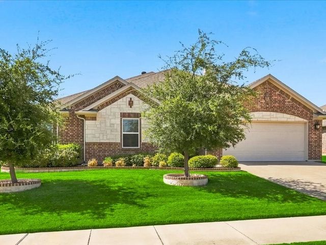 637 Piper Drive, Saginaw, TX 76179