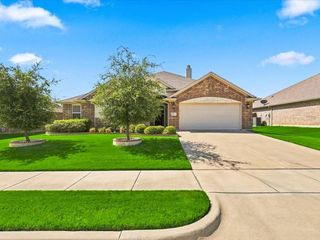 637 Piper Drive, Saginaw, TX 76179