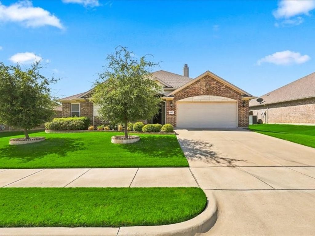 637 Piper Drive, Saginaw, TX 76179