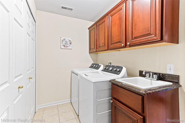 49277 Silver Birch Circle, Shelby Charter Township, MI 48315
